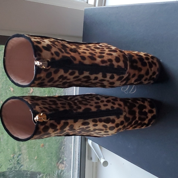 J. Crew Sadie Ankle Boots in Leopard Calf Hair. Size 8. - Picture 6 of 7